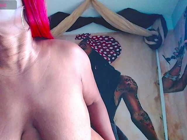 QueenAnitaDix live cam on BongaCams