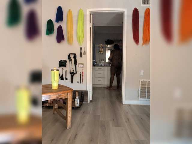 QueenAnitaDix live cam on BongaCams