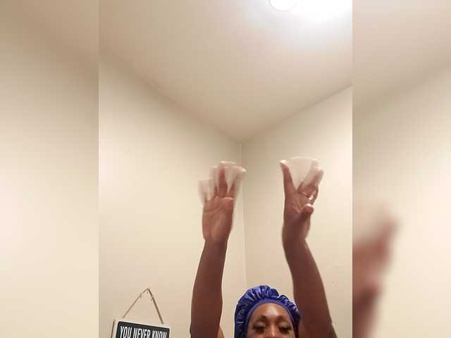 QueenAnitaDix live cam on BongaCams