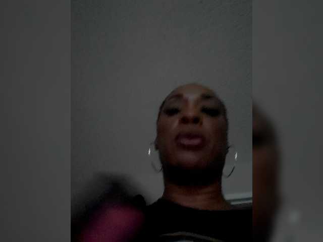 QueenAnitaDix live cam on BongaCams
