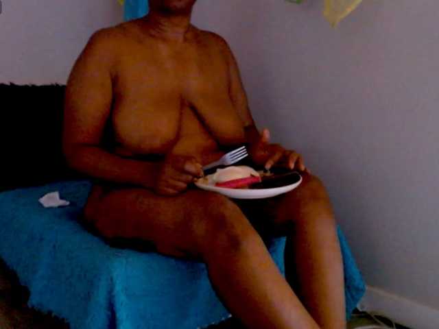 QueenAnitaDix live cam on BongaCams