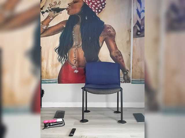 QueenAnitaDix's BongaCams show and profile