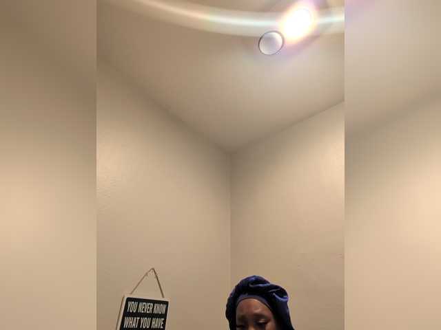 QueenAnitaDix live cam on BongaCams