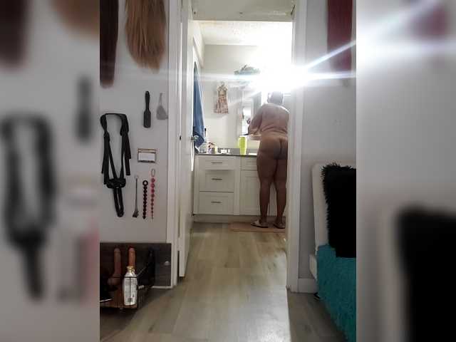 QueenAnitaDix live cam on BongaCams