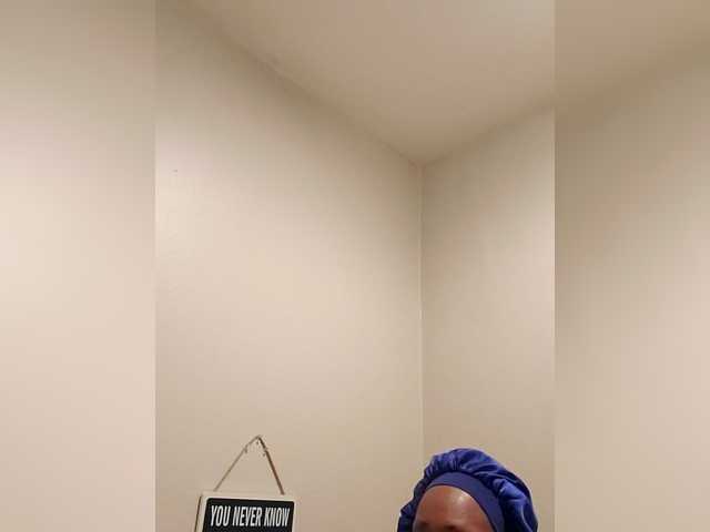 QueenAnitaDix, live now on BongaCams