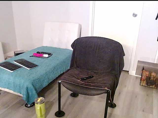 QueenAnitaDix live webcam show