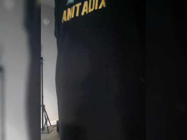 QueenAnitaDix live cam on BongaCams