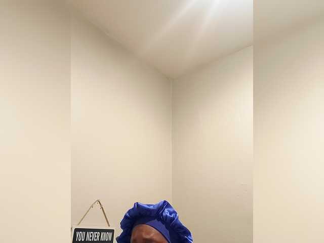 QueenAnitaDix live cam on BongaCams