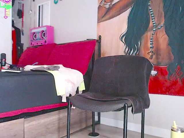 QueenAnitaDix live cam on BongaCams