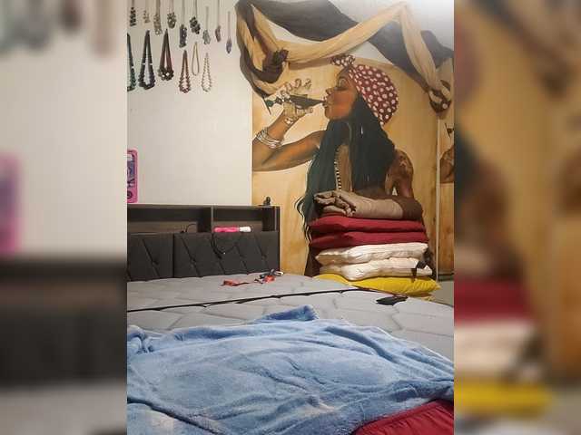 QueenAnitaDix