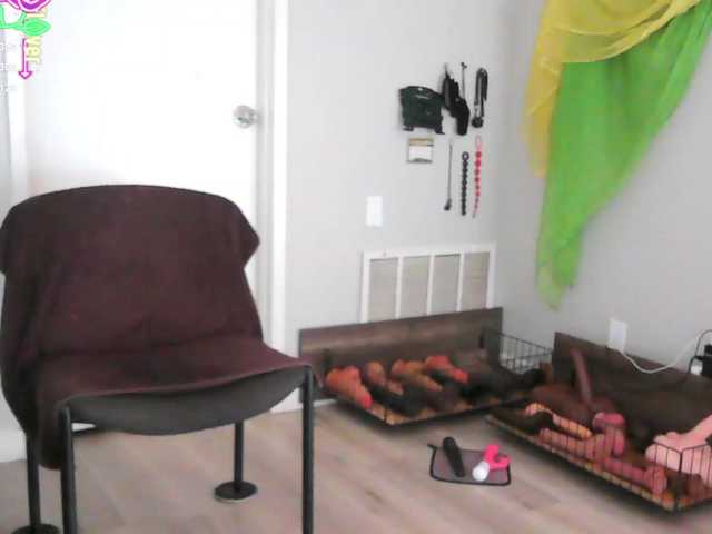 QueenAnitaDix live cam on BongaCams