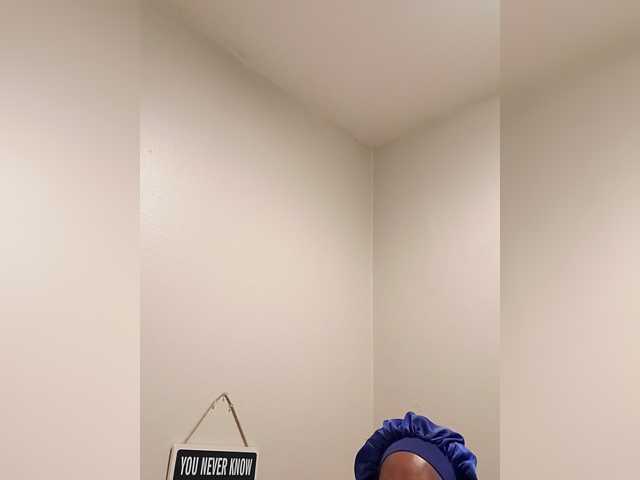 QueenAnitaDix, live now on BongaCams