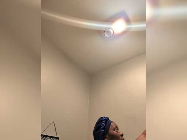 QueenAnitaDix live cam on BongaCams