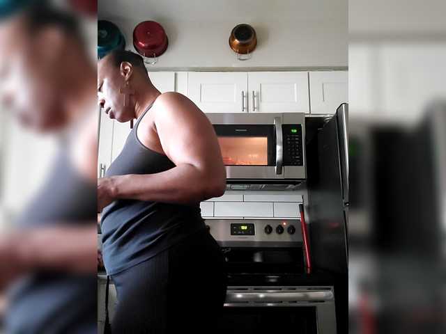 QueenAnitaDix's BongaCams show and profile