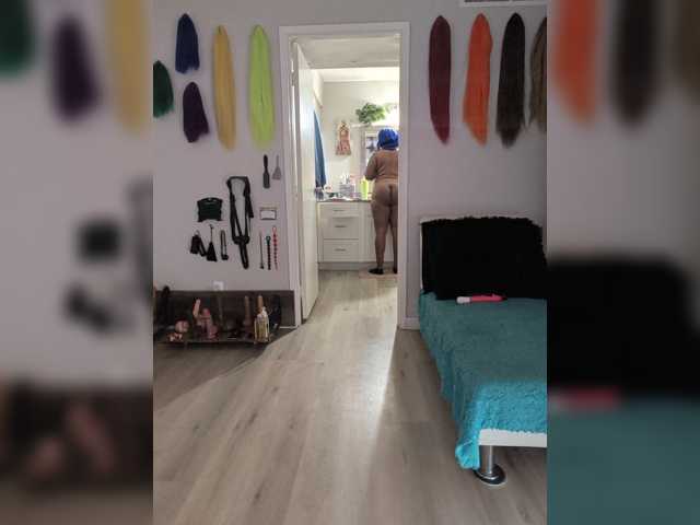 QueenAnitaDix live cam on BongaCams
