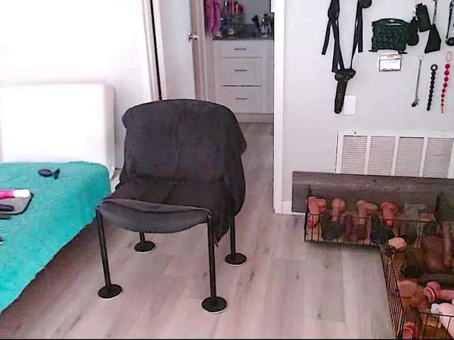 QueenAnitaDix live cam on BongaCams