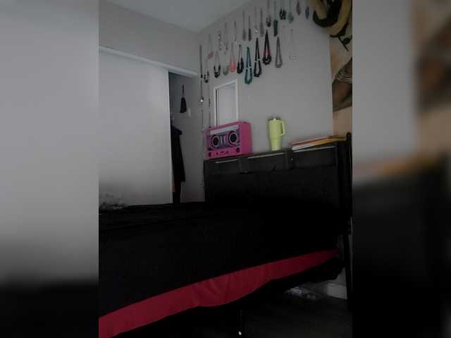 QueenAnitaDix live cam on BongaCams