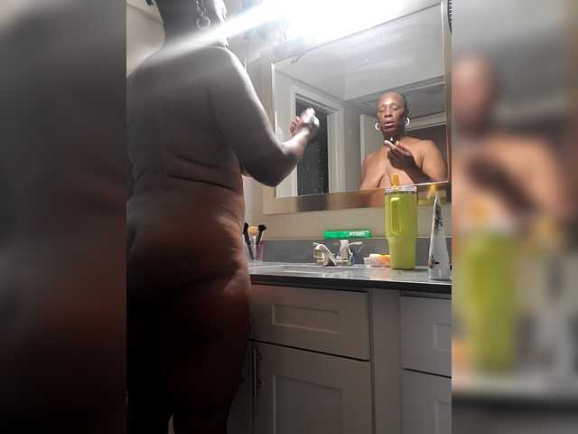 QueenAnitaDix live cam on BongaCams