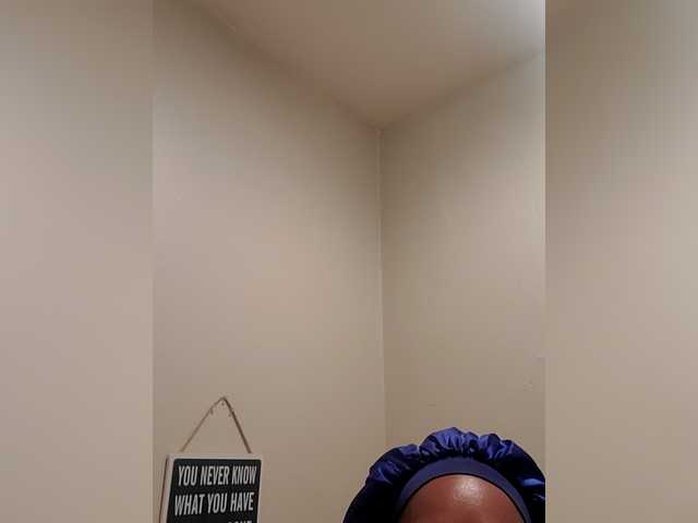 QueenAnitaDix live cam on BongaCams