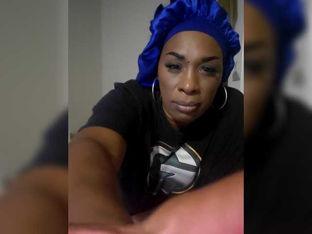 QueenAnitaDix live cam on BongaCams