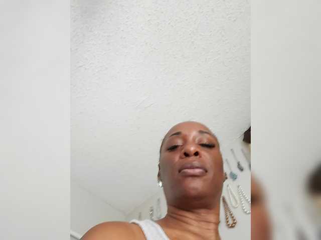 QueenAnitaDix's BongaCams show and profile