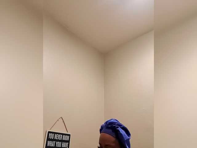 QueenAnitaDix live cam on BongaCams