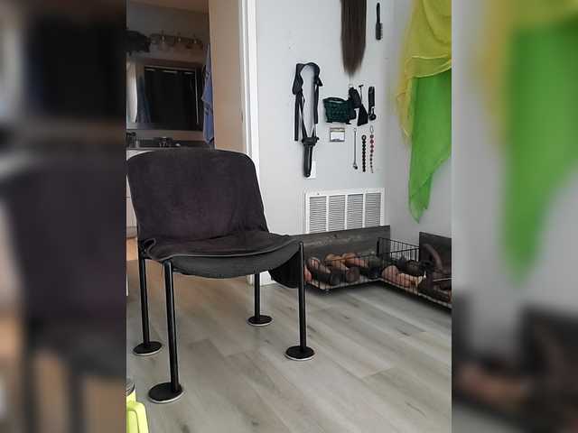 QueenAnitaDix live cam on BongaCams