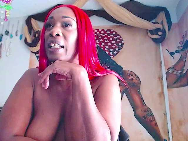 QueenAnitaDix live cam on BongaCams