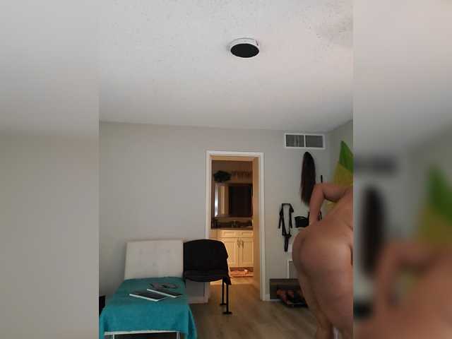QueenAnitaDix live cam on BongaCams