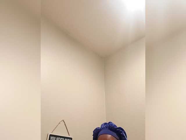 QueenAnitaDix live cam on BongaCams