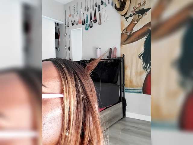 QueenAnitaDix's BongaCams show and profile