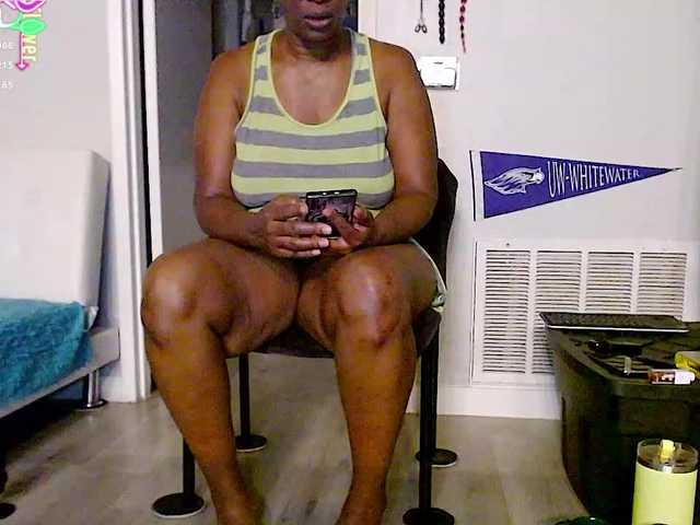 QueenAnitaDix live cam on BongaCams