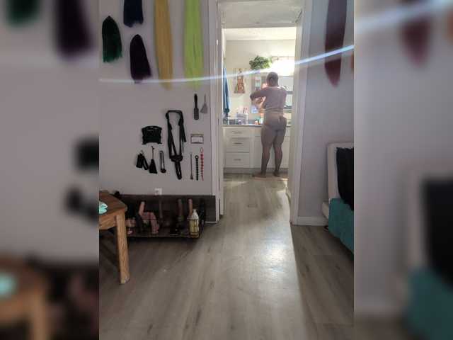 QueenAnitaDix live cam on BongaCams