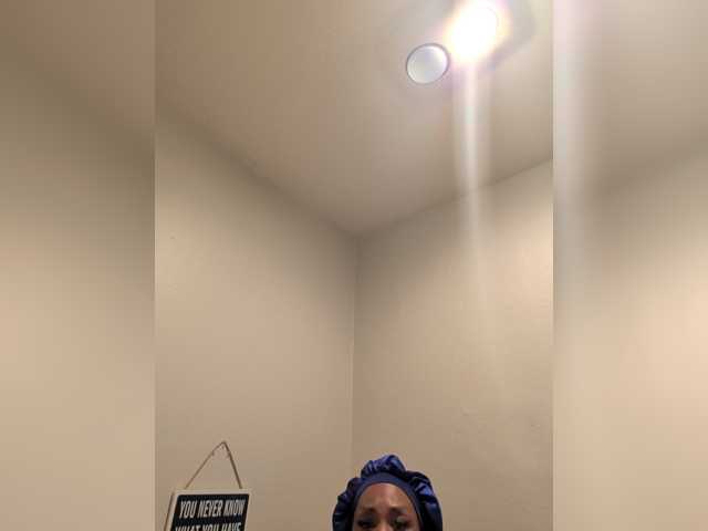 QueenAnitaDix live cam on BongaCams