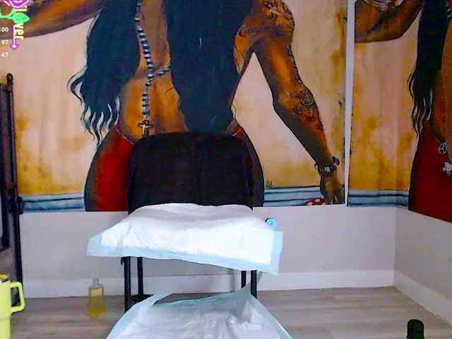 QueenAnitaDix live cam on BongaCams