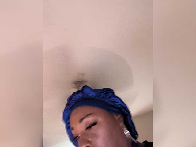 QueenAnitaDix live cam on BongaCams