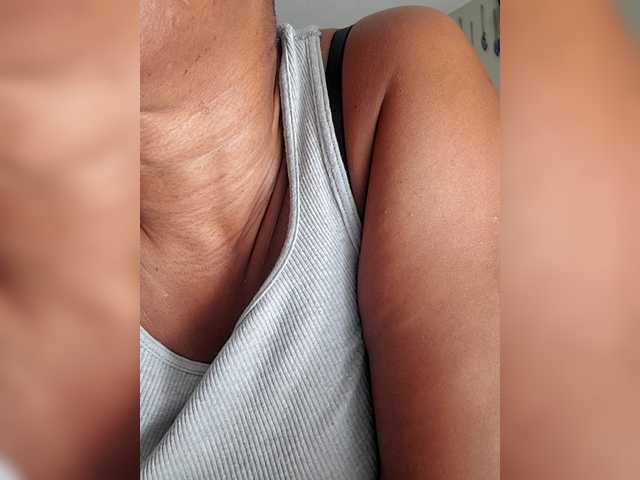  QueenAnitaDix chat room