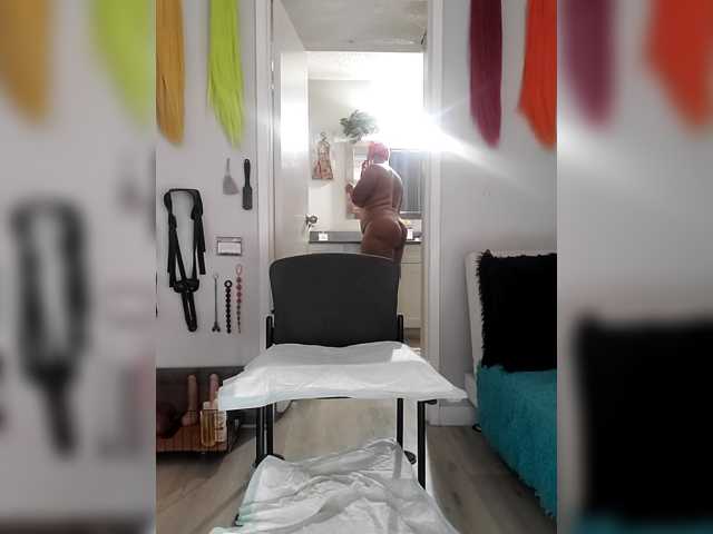 QueenAnitaDix live cam on BongaCams