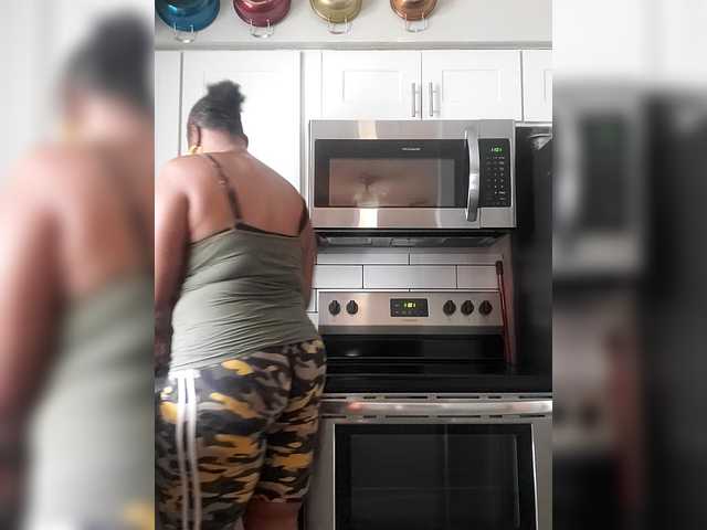 QueenAnitaDix live cam on BongaCams