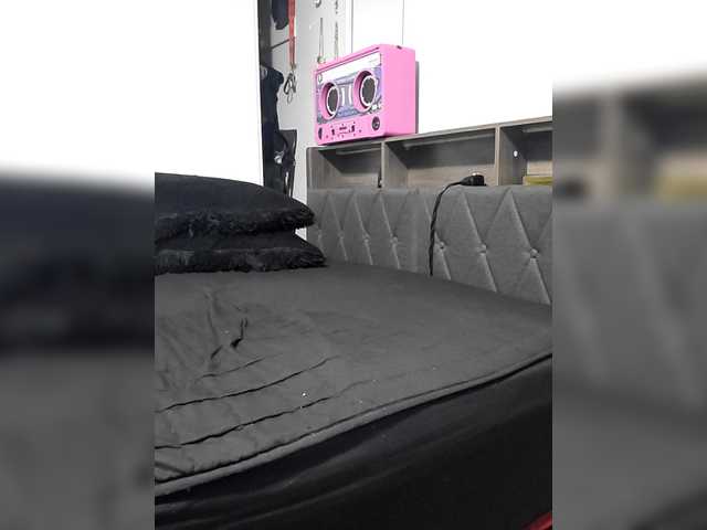 QueenAnitaDix's BongaCams show and profile