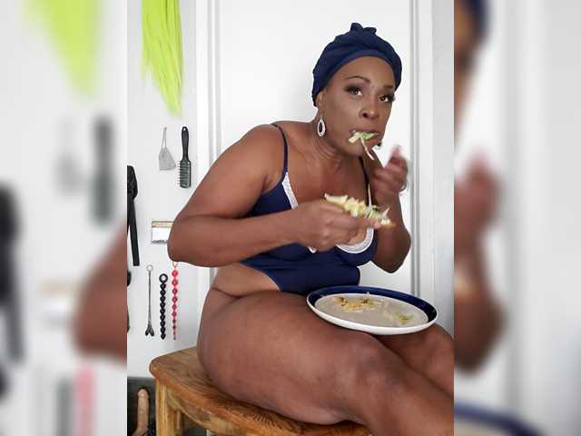 QueenAnitaDix, en directo ahora en BongaCams