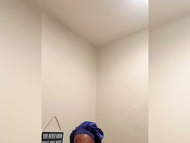 QueenAnitaDix live cam on BongaCams
