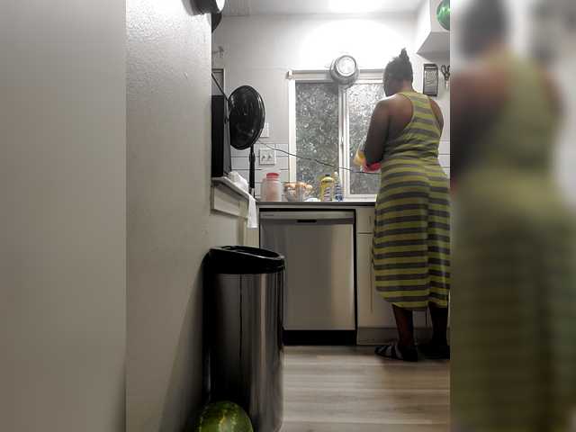 QueenAnitaDix live cam on BongaCams