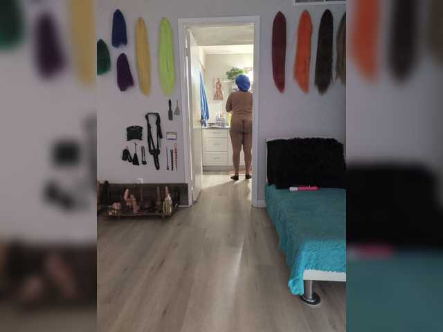QueenAnitaDix