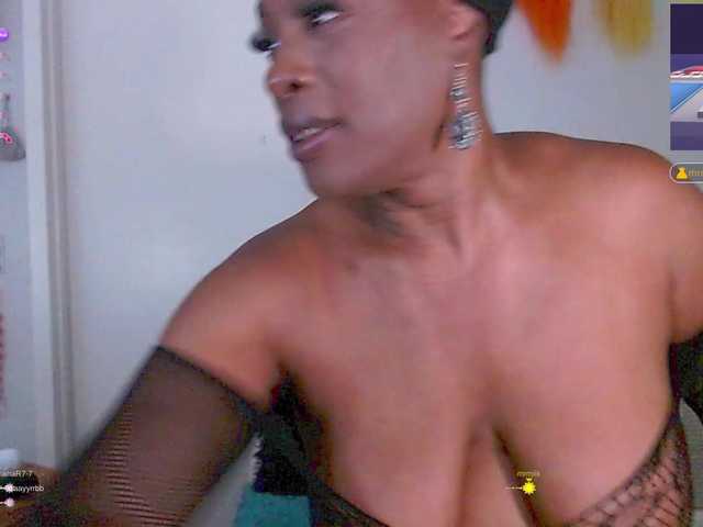 QueenAnitaDix live cam on BongaCams