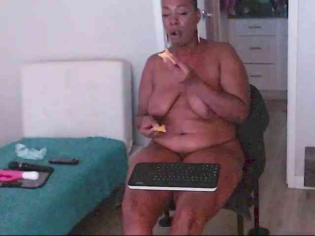 Model: Queenanitadix