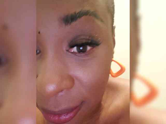 QueenAnitaDix webcam