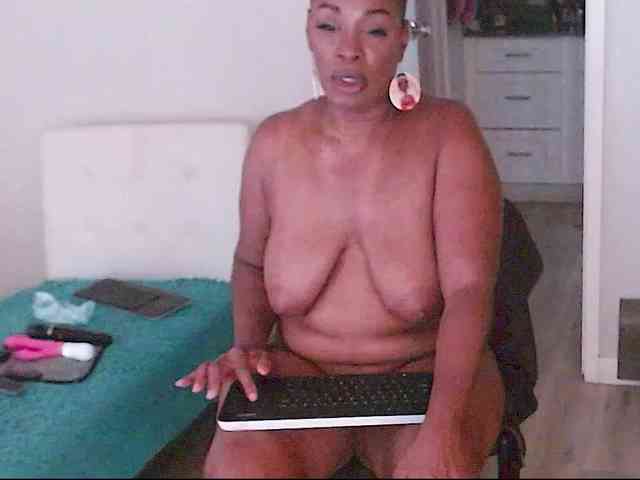 QueenAnitaDix webcam