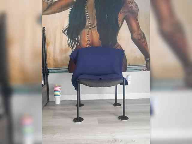 Model: Queenanitadix