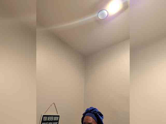 Model: Queenanitadix